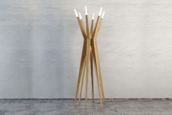 C4D三脚架落地灯模型装饰灯模型下载