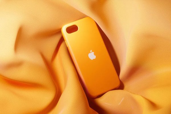 C4D工程-iPhone手机壳产品场景渲染工程布料场景模型手机壳C4D模型下载