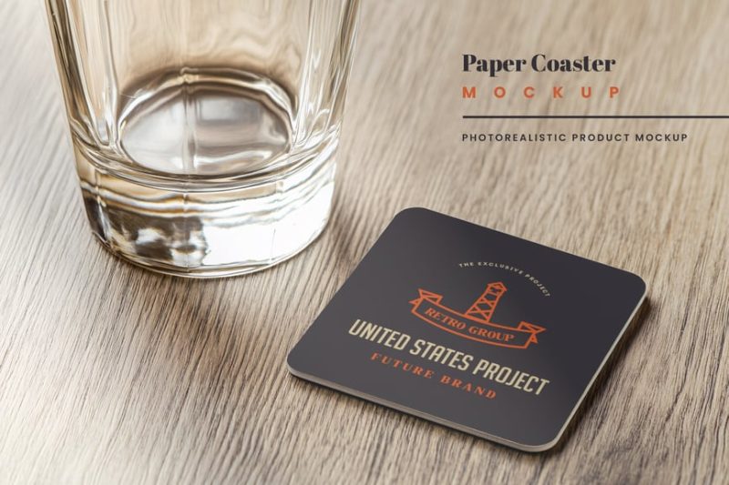木桌上的方形杯垫样机素材 (PSD) square-coaster-mockup-on-wooden-table