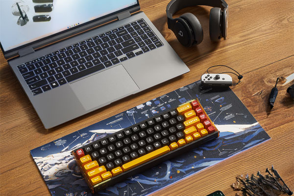 C4D桌面键盘mac电脑头戴式耳机模型3C产品场景OC渲染工程