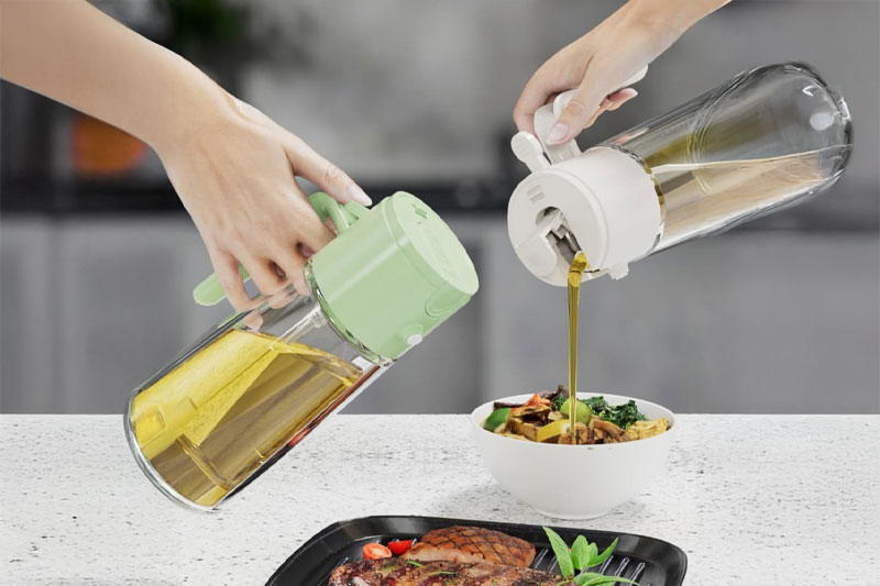 C4D手拿油壶场景渲染工程油壶模型