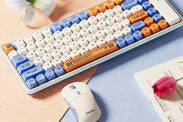 C4D无线机械键盘鼠标3C产品RS渲染工程键盘鼠标C4D模型下载