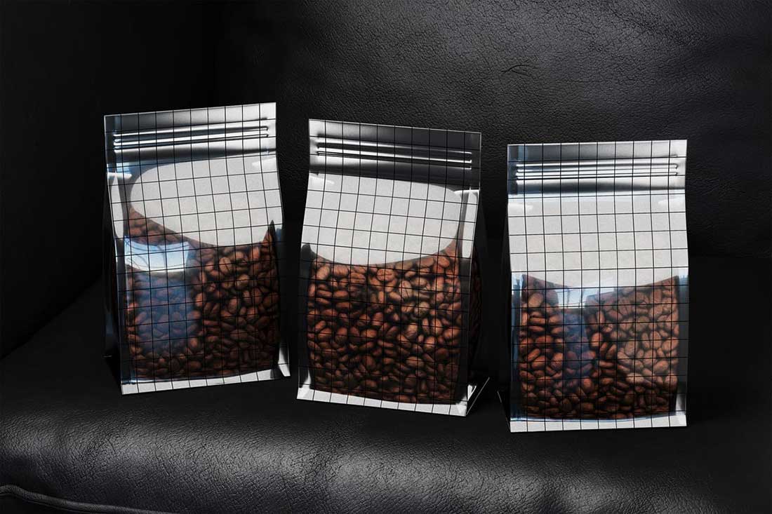 6款黑色背景质感咖啡包装塑料袋PSD样机素材 Transparent Plastic Pouch Packaging Mockup