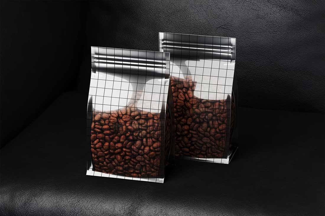 6款黑色背景质感咖啡包装塑料袋PSD样机素材 Transparent Plastic Pouch Packaging Mockup